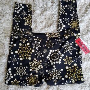 Runway Ready Women's Plus Snowflake Christmas Leggings in Black Gold Ivory
